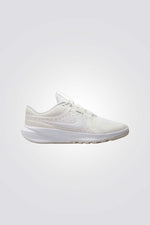 נעלי ספורט בצבע לבן לנוער | נייקי