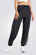 מכנסיים Essentials 3-Stripes French Terry Cuffed לנשים