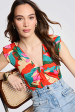 טופ הדפס עלים עם כתפיים מרופדות