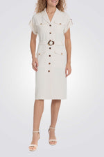 שמלת מידי עם חגורה מובנית בצבע שמנת