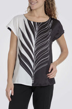 טישירט לנשים בצבע שחור ולבן עם הדפס