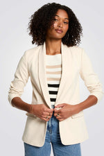 בלייזר קלאסי בצבע שמנת