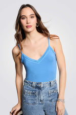 גופייה כחולה לנשים