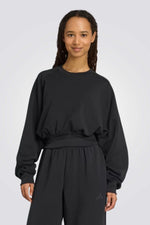 סווטשירט לנשים בצבע שחור