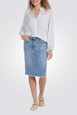 חצאית ג'ינס באורך ברך עם פנינים