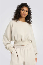 סווטשירט בגזרה קצרה SOFT LUX לנשים