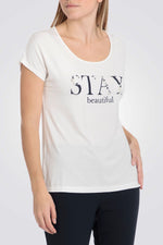 טישירט בצבע לבן עם הדפס בשילוב פנינים