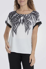 טישירט לנשים בצבע לבן עם הדפס