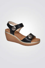 סנדלי פלטפורמה דמוי עור