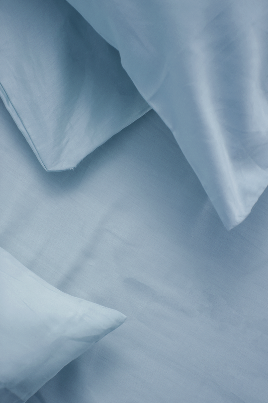 סדין מיטה זוגית 180/200 100% כותנה באריגת סאטן בצבע תכלת