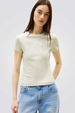 טישירט לנשים בצבע ירוק בהיר עם לוגו