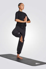 חולצת טי שרט יוגה לנשים