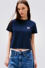 טישירט לנשים בצבע נייבי עם לוגו