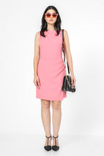 שמלה ללא שרוולים עם קפלים בצבע ורוד