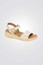 סנדלי נוחות דמוי עור בצבע שמנת