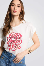 טישירט בצבע לבן הדפס La Dolce Vita