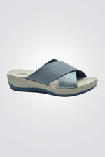 כפכפי פלטפורמה עם רצועות מוצלבות