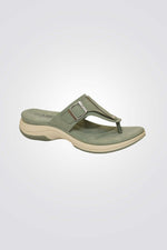 כפכפי אצבע דמוי עור עם אבזם בצבע ירוק