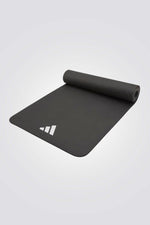 מזרן יוגה בצבע שחור