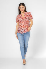 חולצה עם הדפס צבעוני