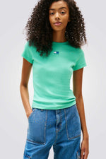 טישירט לנשים בצבע ירוק עם לוגו