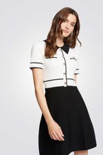 שמלה סרוגה קצרה עם כפתורים דקורטיביים