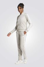 חליפת ספורט לנשים בצבע אוף וויט