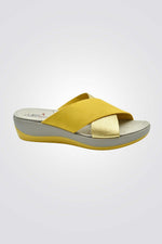 כפכפי פלטפורמה עם רצועות מוצלבות