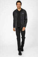 ג'קט אימון לגברים AEROREADY SERENO CUT 3-STRIPES SLIM בצבע אפור ושחור