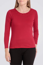 טישירט צווארון עגול מעוטר בצבע אדום