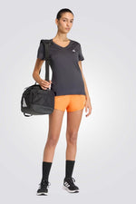 טישירט ספורט צווארון וי לנשים | אדידס