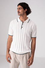 סריג פולו דק עם סיומות קונטרסטיות