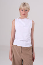 גופיה עם כיווצים בצדדים