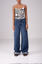 ג'ינס גזרה רחבה בצבע MID WASH