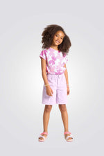 טישירט לילדות עם הדפס פרפרים סגולים