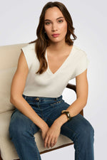 טישירט כתפיים מרופדות