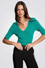 סריג שרוולים קצרים עם שסעים