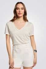 מכנסיים קצרים כפתורים דקורטיביים בצבע אופווייט