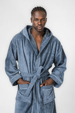 חלוק מגבת עם כובע בצבע כחול