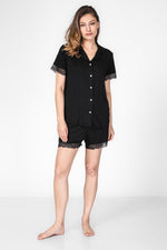 סט פיג'מה מכופתרת לנשים בצבע שחור