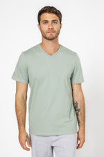 טישירט בצבע ירוק צווארון V גברים