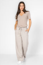 מכנסיים ארוכים בצבע בז'