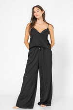 סט פיג’מה קצרה מבד סאטן CRYSTALS בצבע שחור