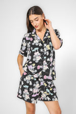 סט פיג’מה קצרה מכופתרת מבד אריג MICKEY POP