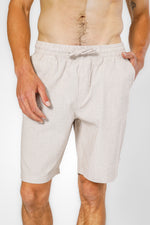 מכנסים קצרים מבד אריג בצבע בז'