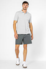 חולצת פולו קצרה צבע אפור בהיר