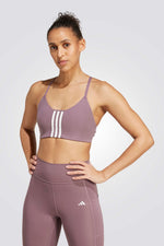 טופ מבית המותג ADIDAS, עשוי מבד מנדף זיעה ששומר על הגוף שלך מאוורר לאורך האימון. רפידות נשלפות לנוחות מקסימלית ולהתאמה מושלמת. מיוצר מלפחות 70% חומרים ממוחזרים.