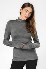 חולצה ארוכה צווארון גבוה בצבע אפור