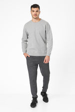 מכנסי פיקה ארוכים בגזרה צרה בצבע אפור