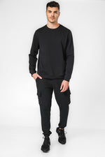 סווטשירט פוטר עם כיס קדמי בצבע שחור